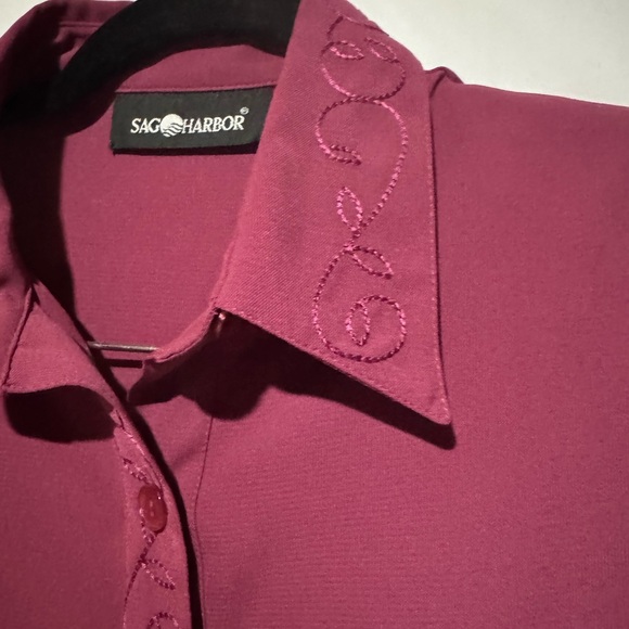 Sag Harbor Women's Fuschia front Button-Up Blouse Size Small 100% Polyester - Picture 4 of 13